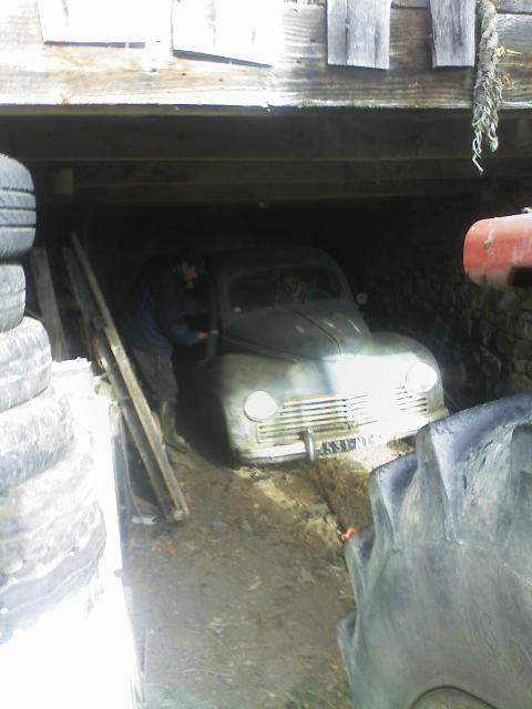 203 cach&eacute;e dans la grange